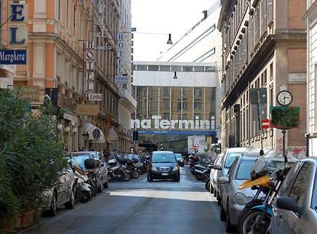 Termini Accommodation Рим Екстериор снимка